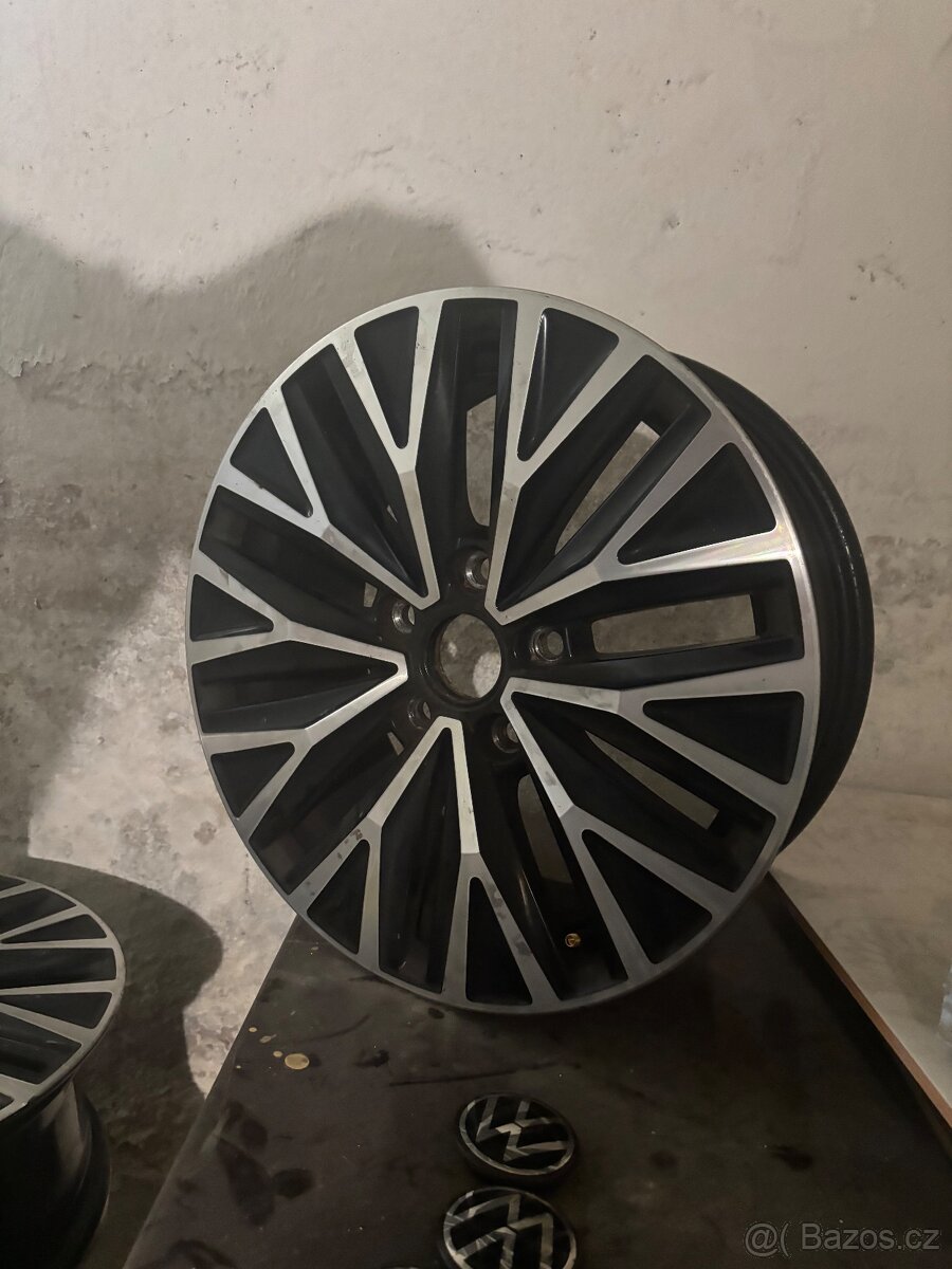 Alu disky lita kola elektrony