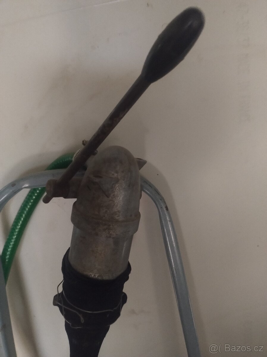 Ruční čerpadlo, pumpa.