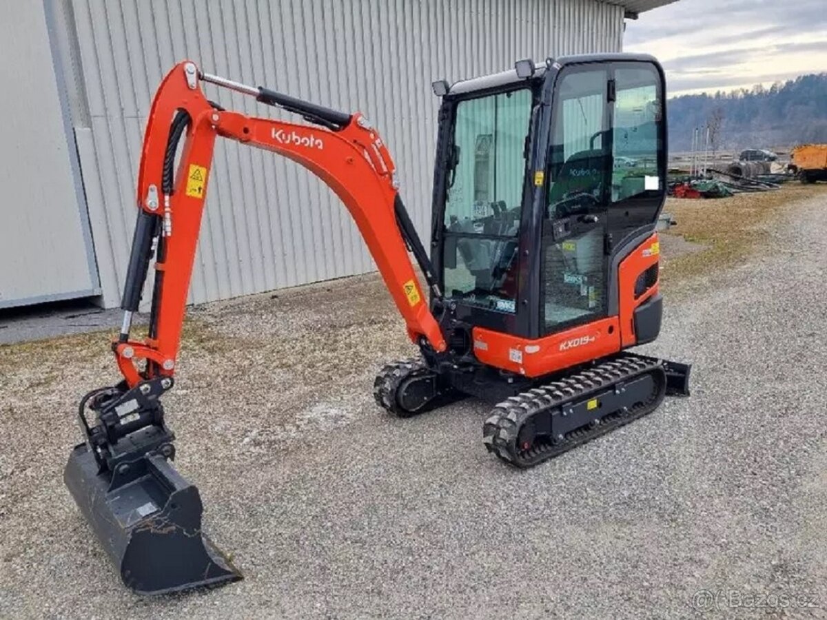 Kubota KX19-4•Minibager+3 lyžice(11.77 kW,1,8t,1110mth)