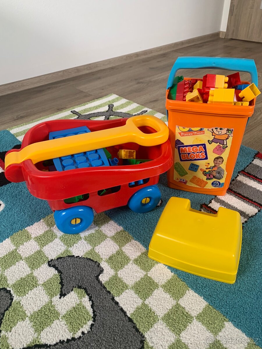 Vozík s kostkami + plastové kostky Mega Bloks
