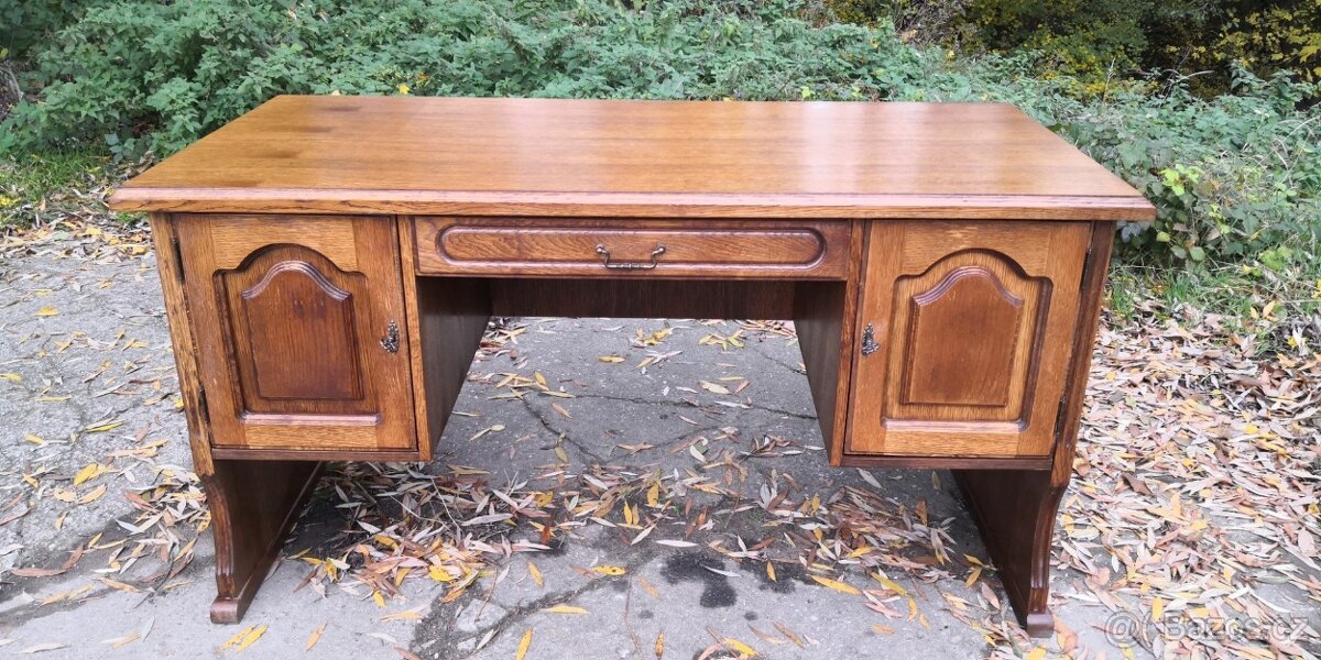 Rustikální masivní psací stůl