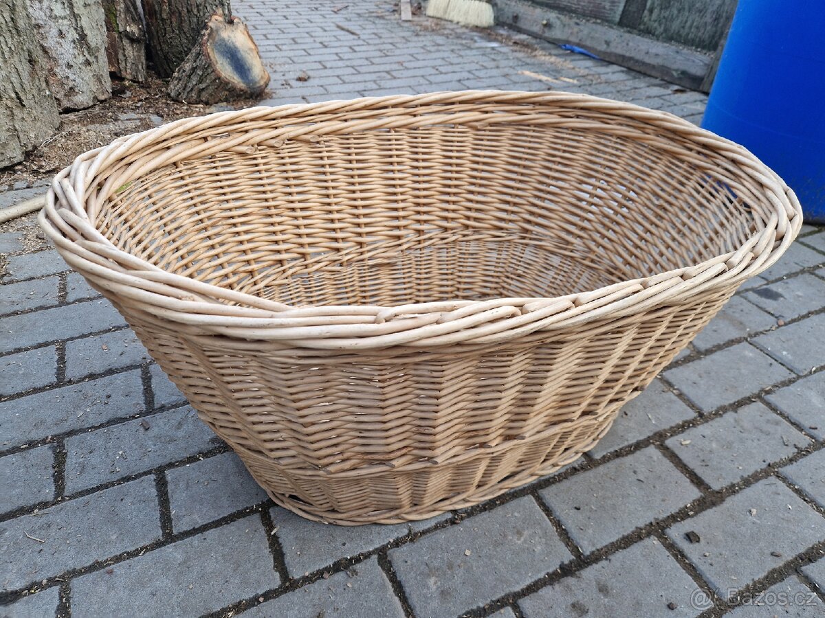 Velký proutěný koš