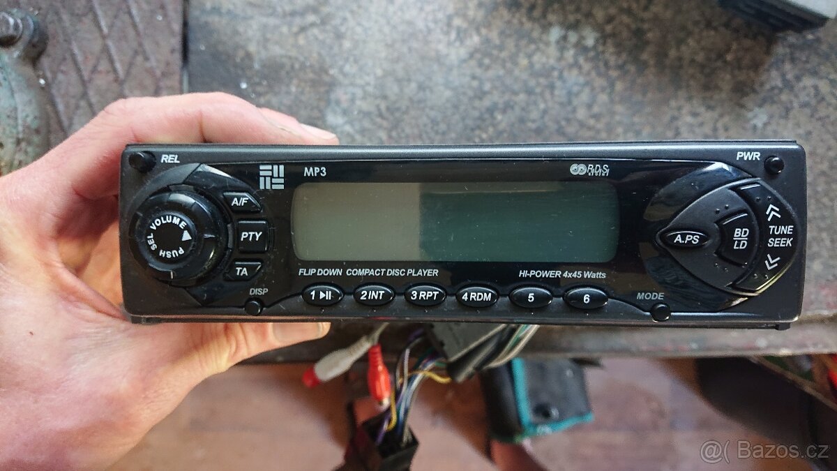 Autorádio 4x45W, CD+MP3, nemá USB