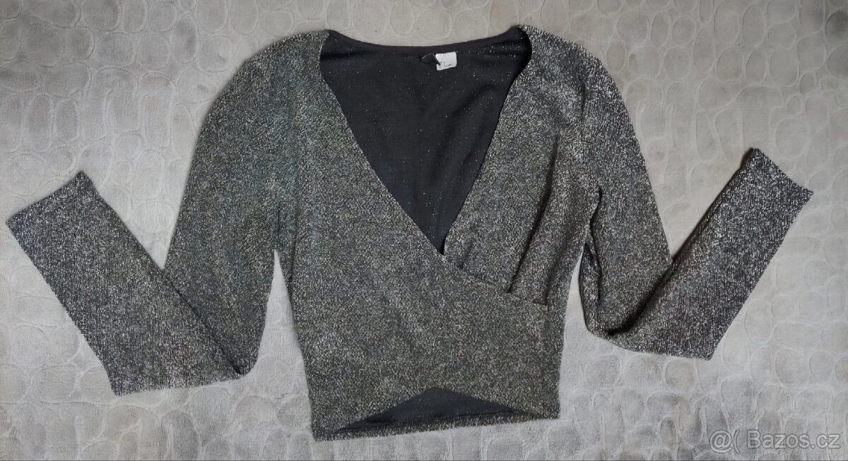 Nový společenský crop top.