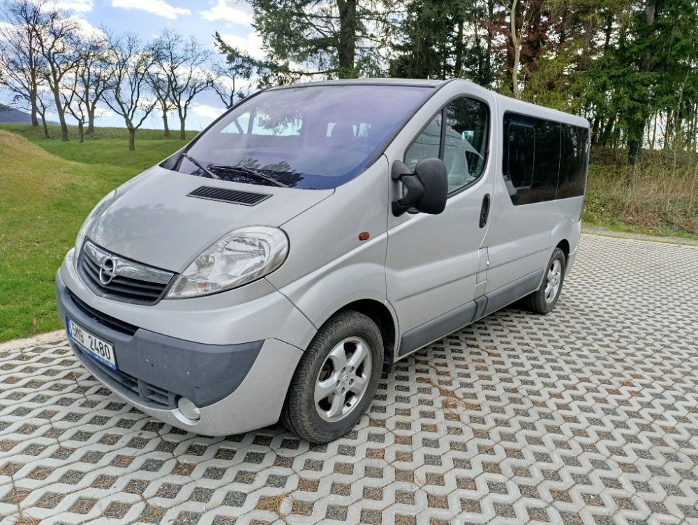 Opel Vivaro 2,5 DCi, 9 míst