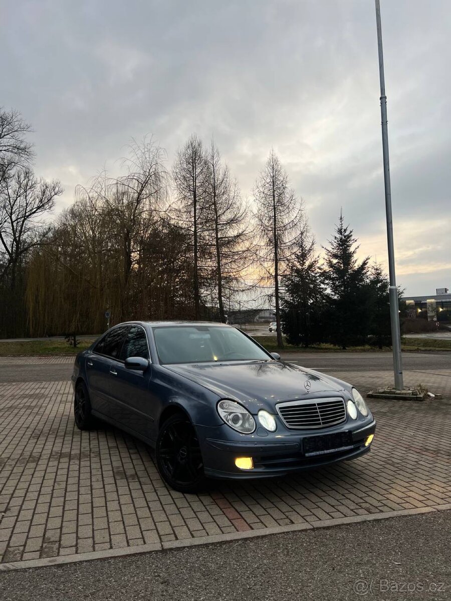 Mercedes Benz E320