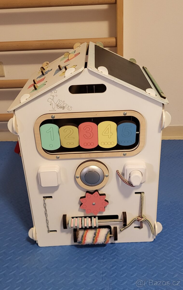 Montessori activityboard domecek natura