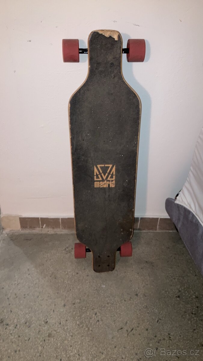 Longboard stále jezdí
