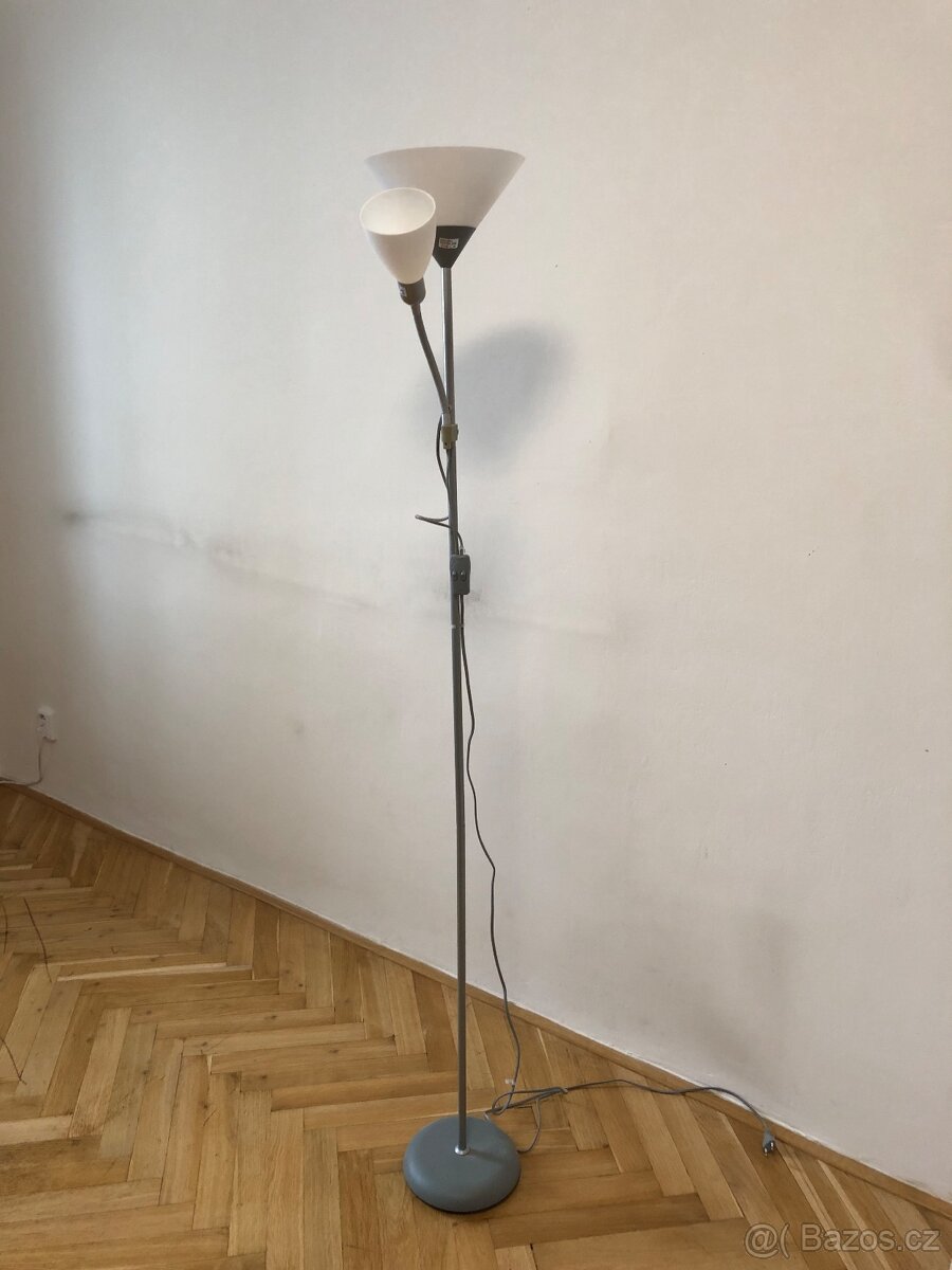 Stojací lampa