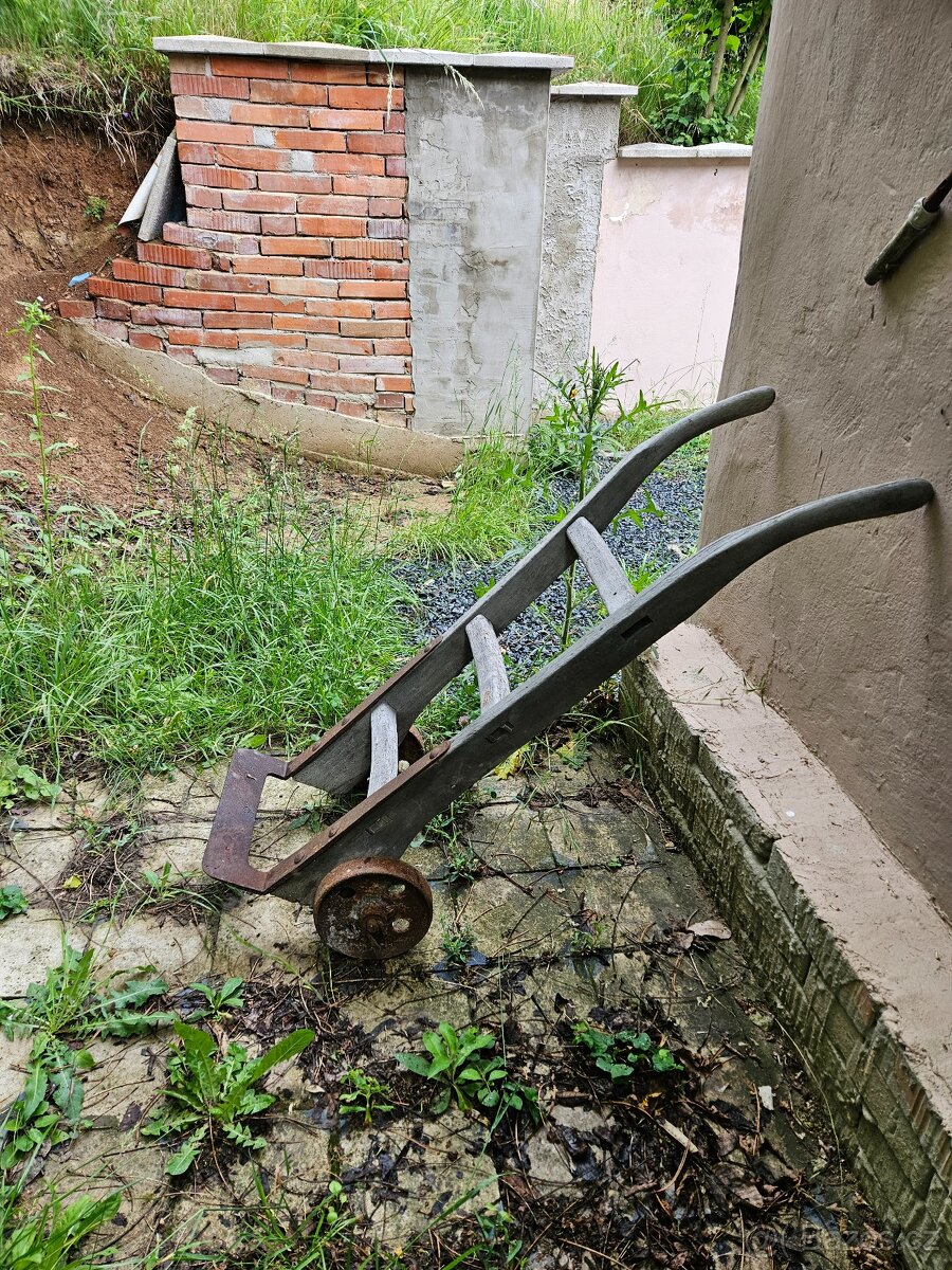 Historický dřevěný rudl