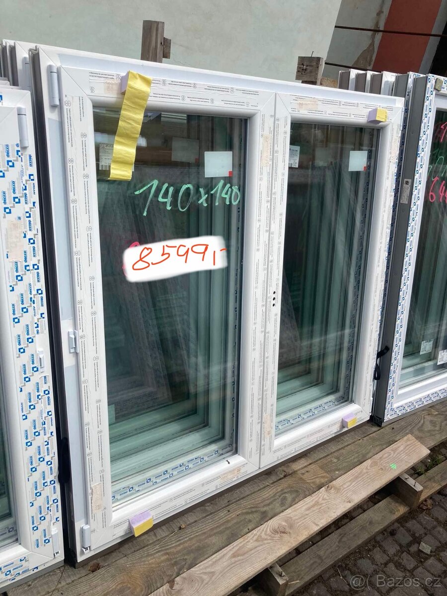 Prodám plastové okno 140x140 dvoukřídlé