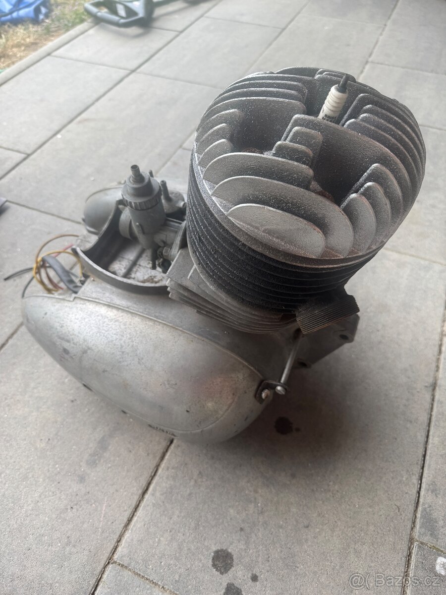 Motor Jawa 250 353