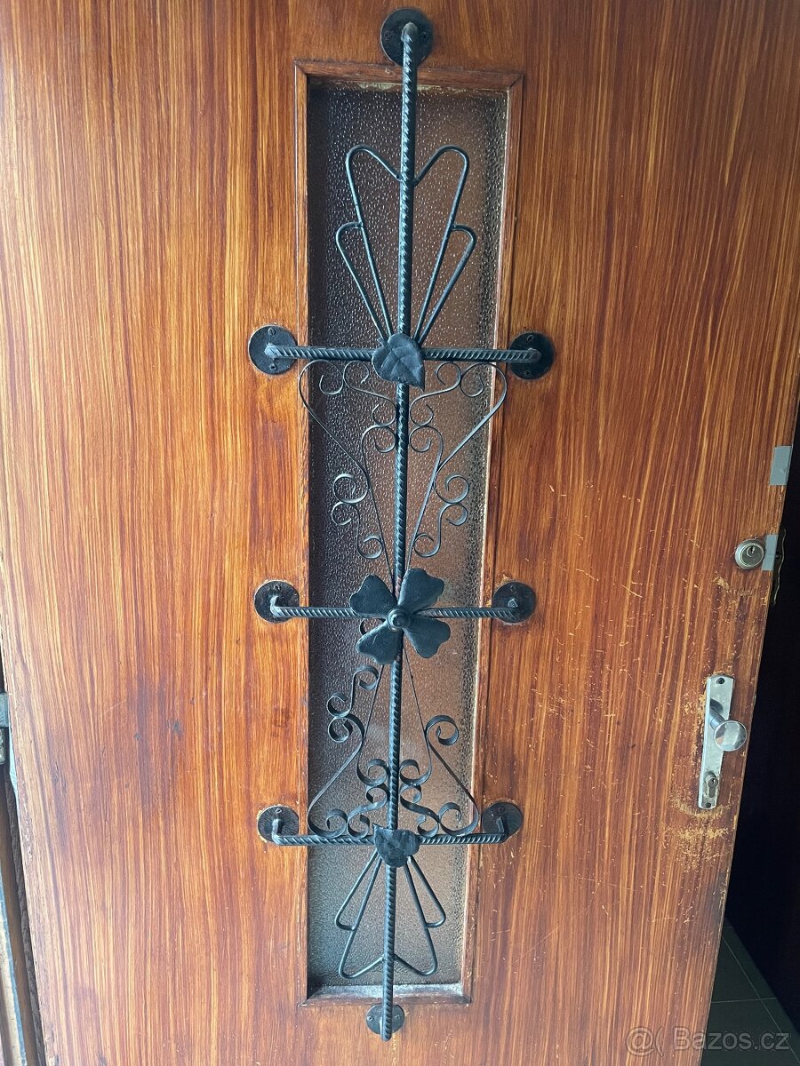Dekoračni mřiž na dvere