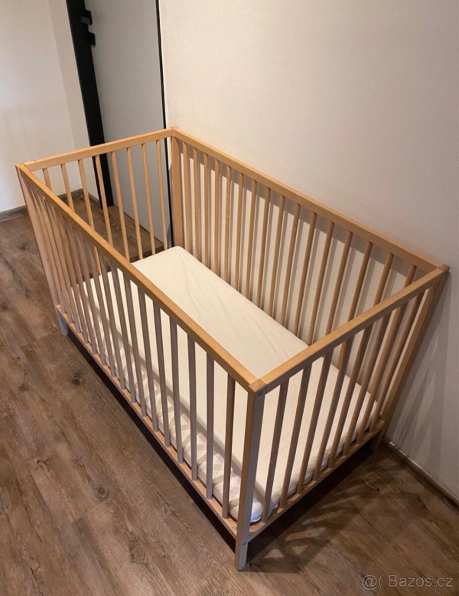 Dětská postýlka s matrací