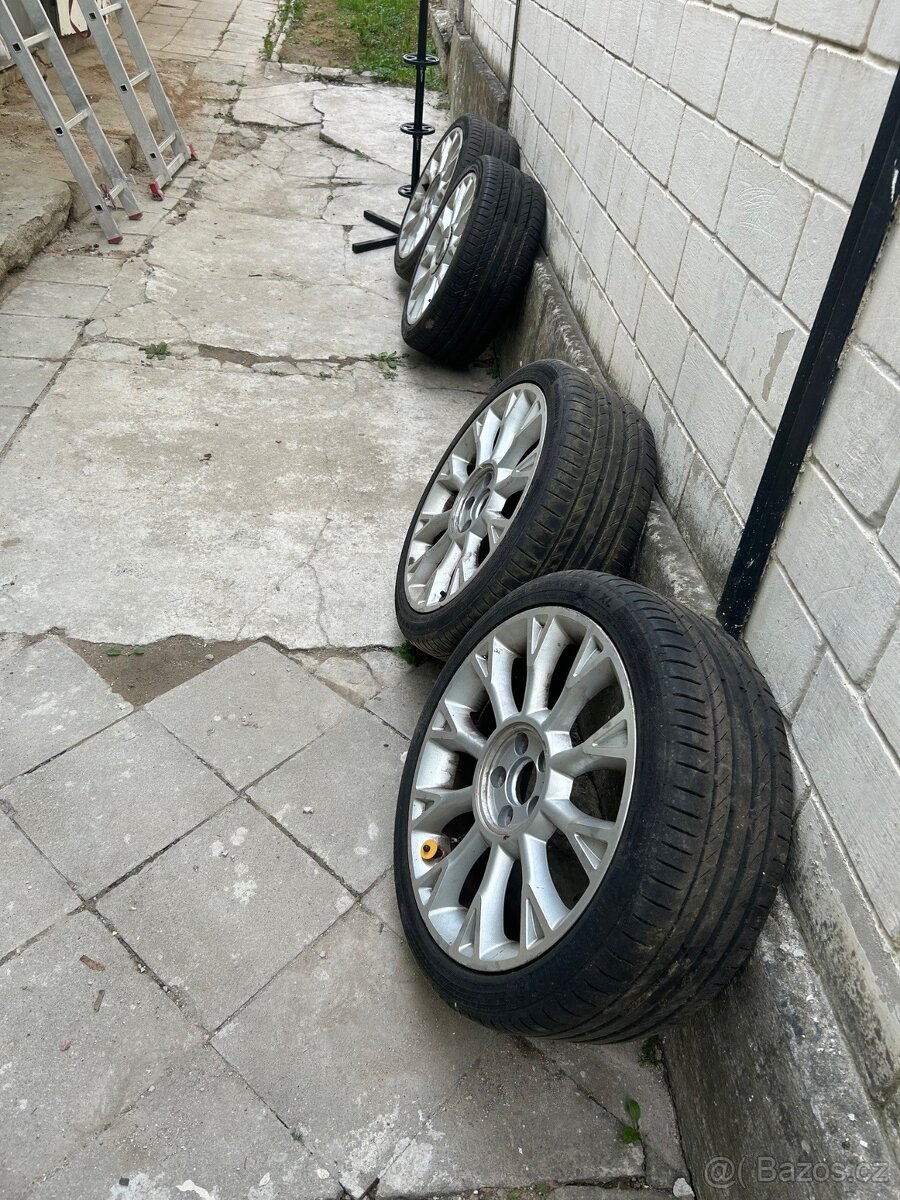 ALU disky / kola Ford 18'', 225/40 R 18 V XL s lidl stojan
