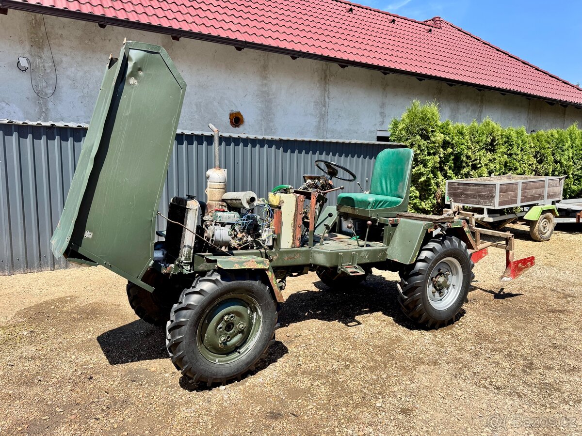 Traktor domácí výroby + příslušenství (bez vozíku)