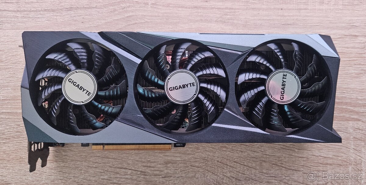 GIGABYTE Radeon RX 6900 XT GAMING OC 16GB - top stav, záruka