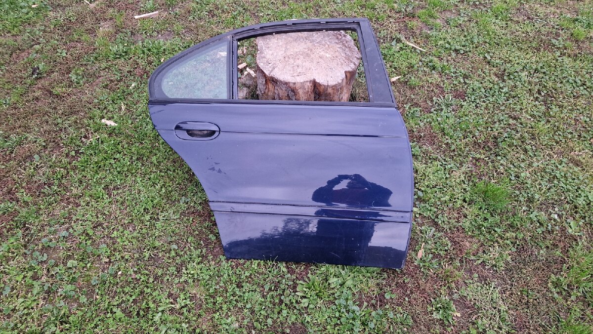 Zadní pravé dveře sedan Bmw E39 orient blau
