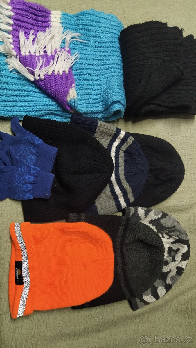 Čepice, šály , rukavice