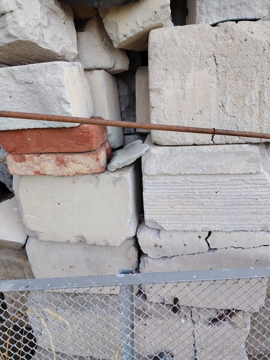 Tvárnice z demolice
