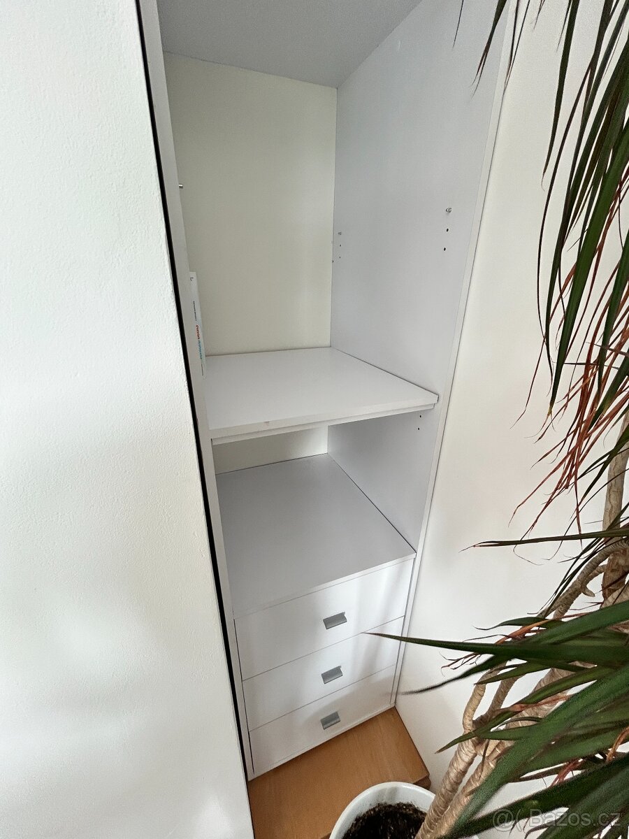 Vysoká skříňka - regál