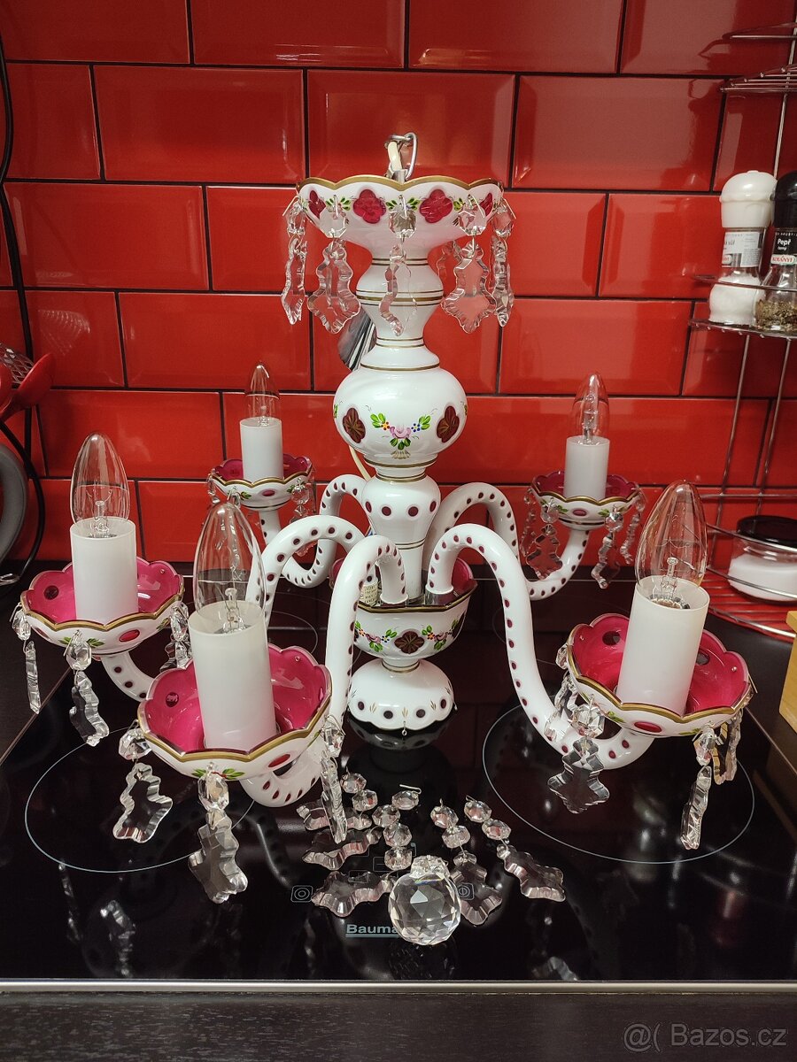 Lustr z přejímaného skla s ověsy