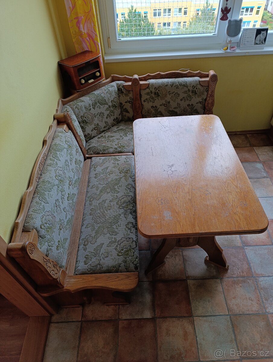 Jídelní sestava - rozkládací stůl, rohová lavice a židle