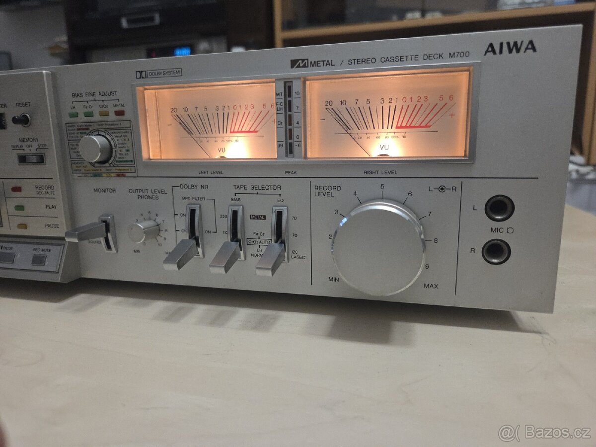 Aiwa M700