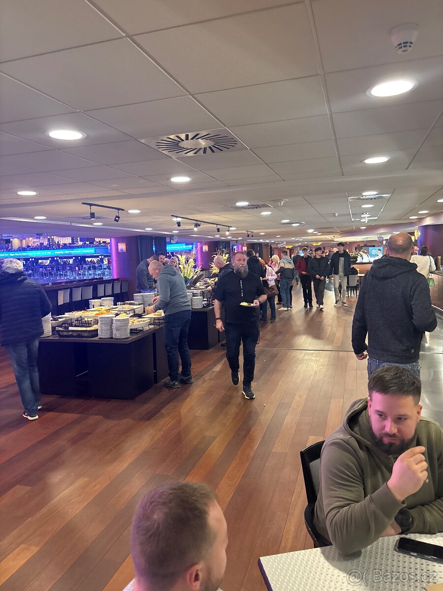 Koncert Lucie 10.12 VIP patro s cateringem