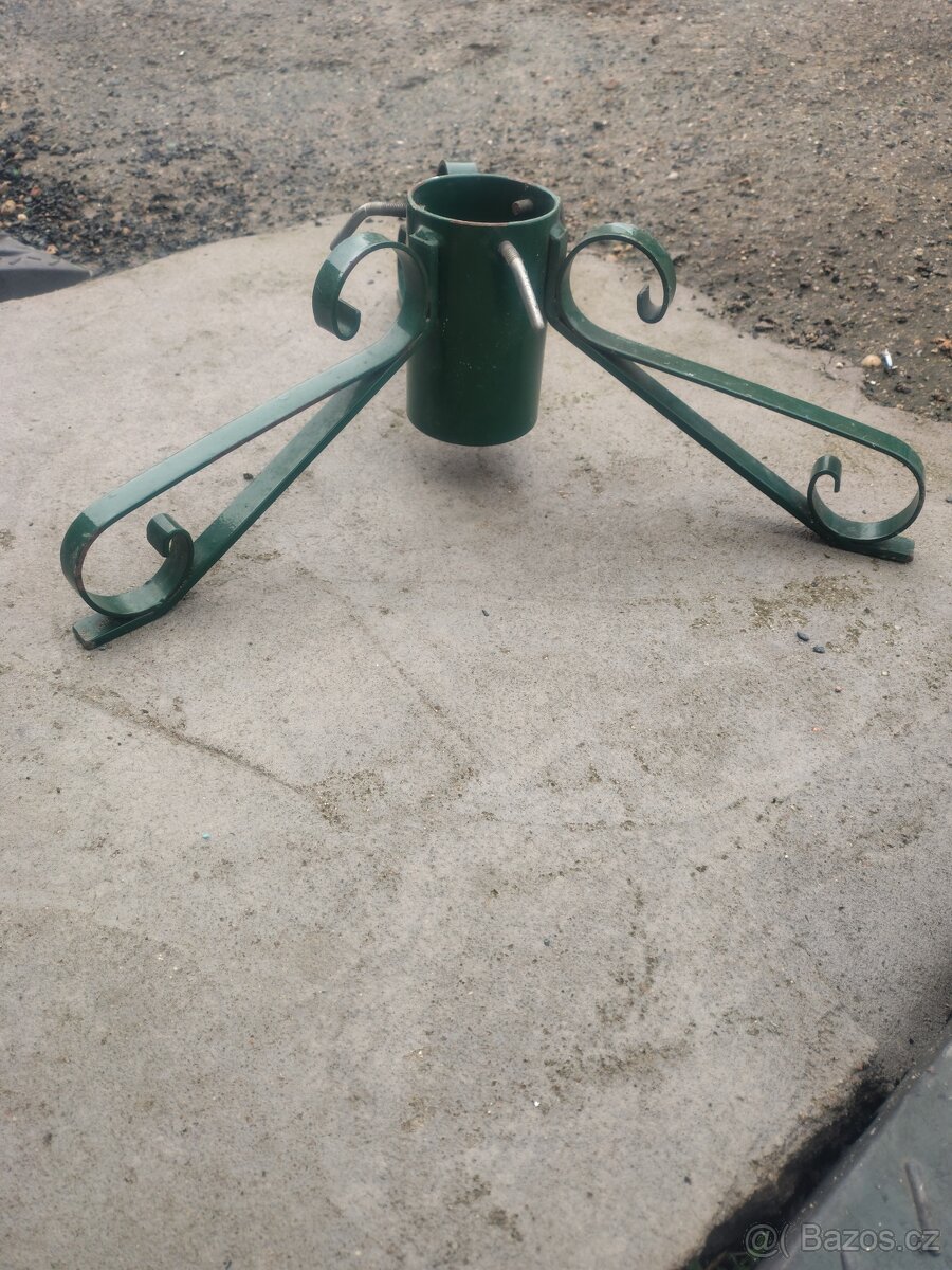 Stojan pod stromeček