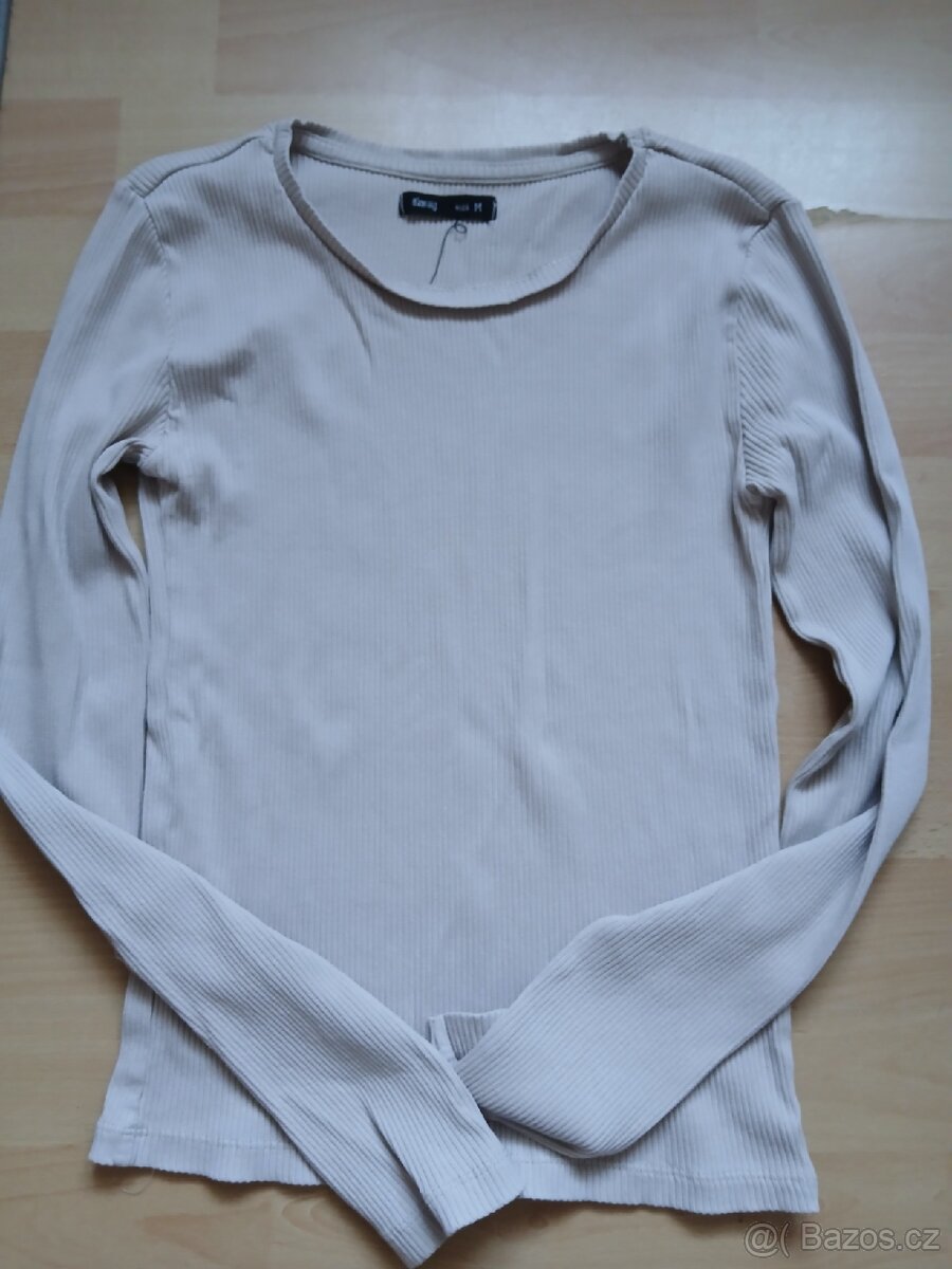 Světlé hnědé triko