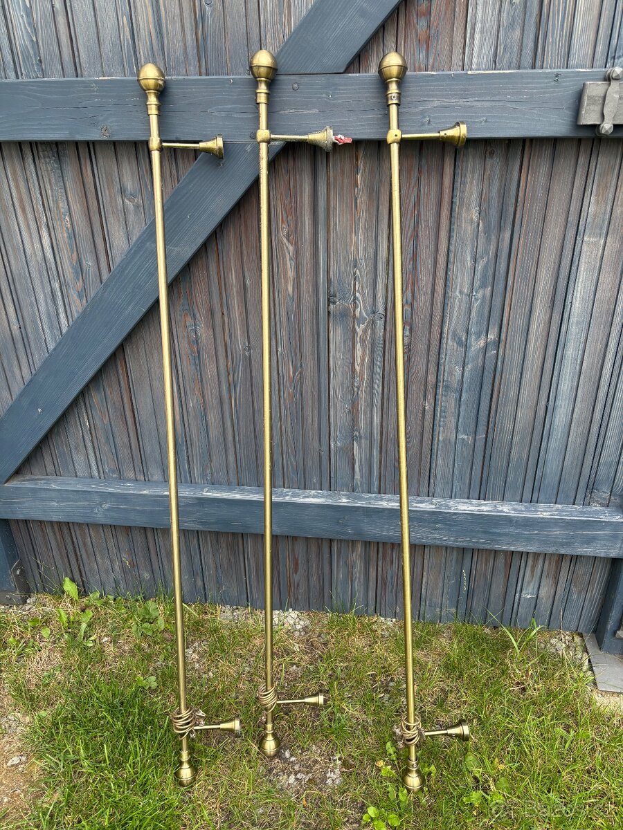 Tři konzole / garnyže na záclony