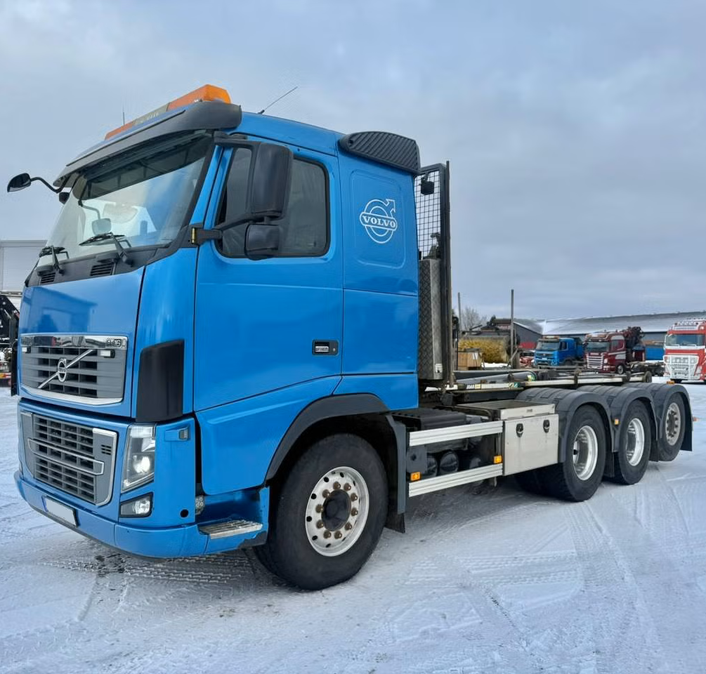 Volvo FH750 8x4 nosič kontejneru