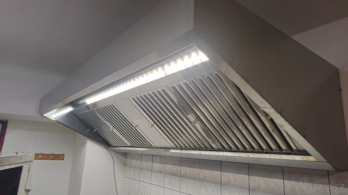 Digestoř 2m osvětlení + filtry