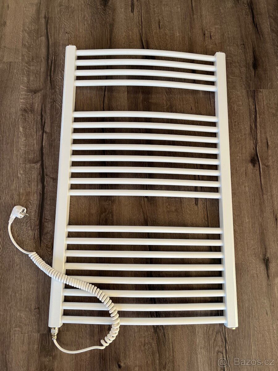 Elektrický topný koupelnový žebřík 60x90