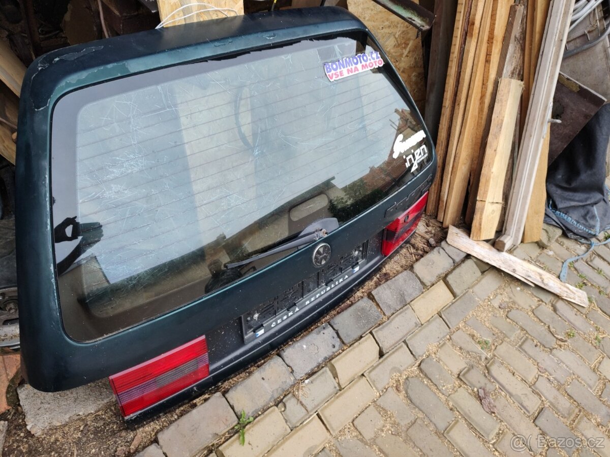 prodám páté dveře VW Passat r.v. 1995