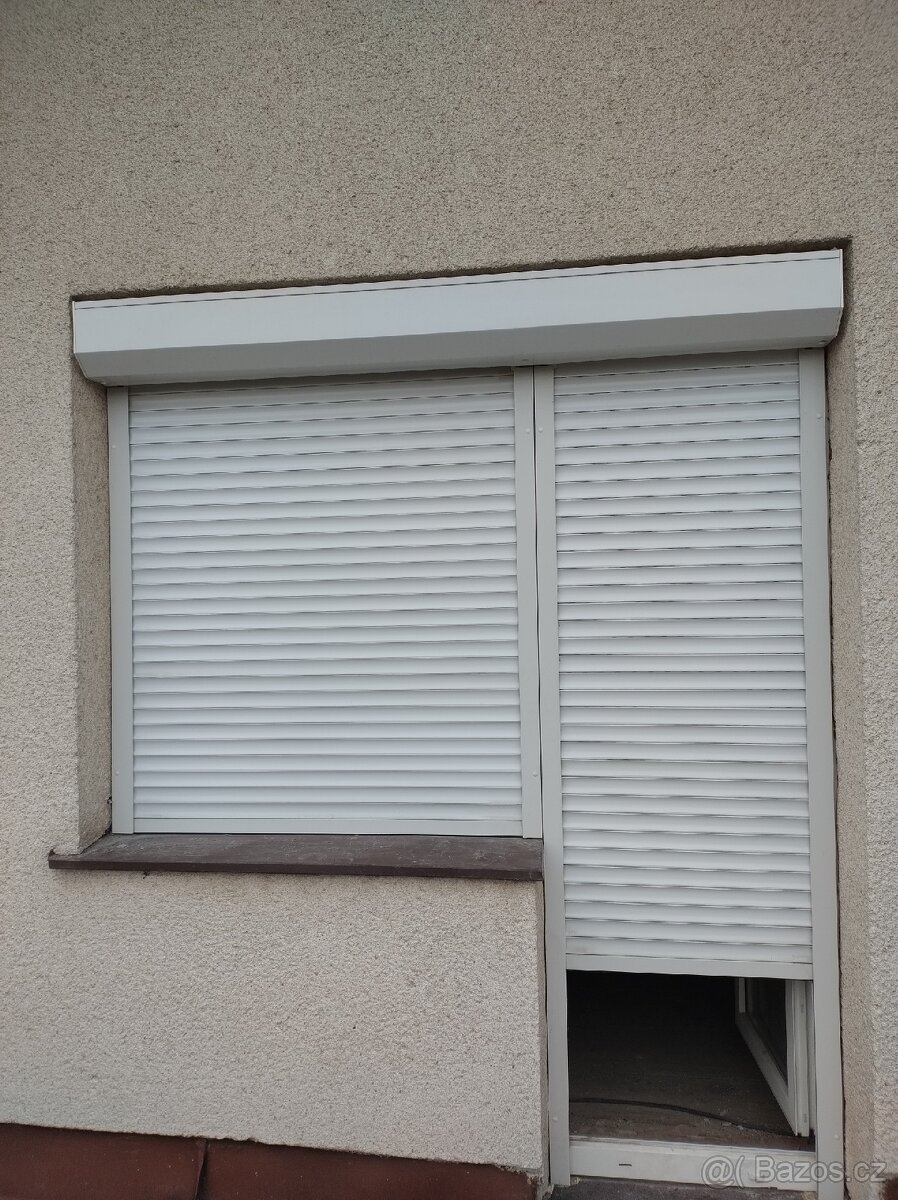 Okno + dveře na balkón + venkovní okenní roleta