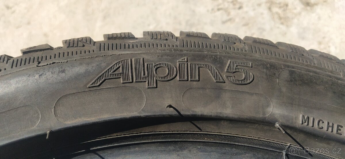 Michelin Alpin5 205 45 16