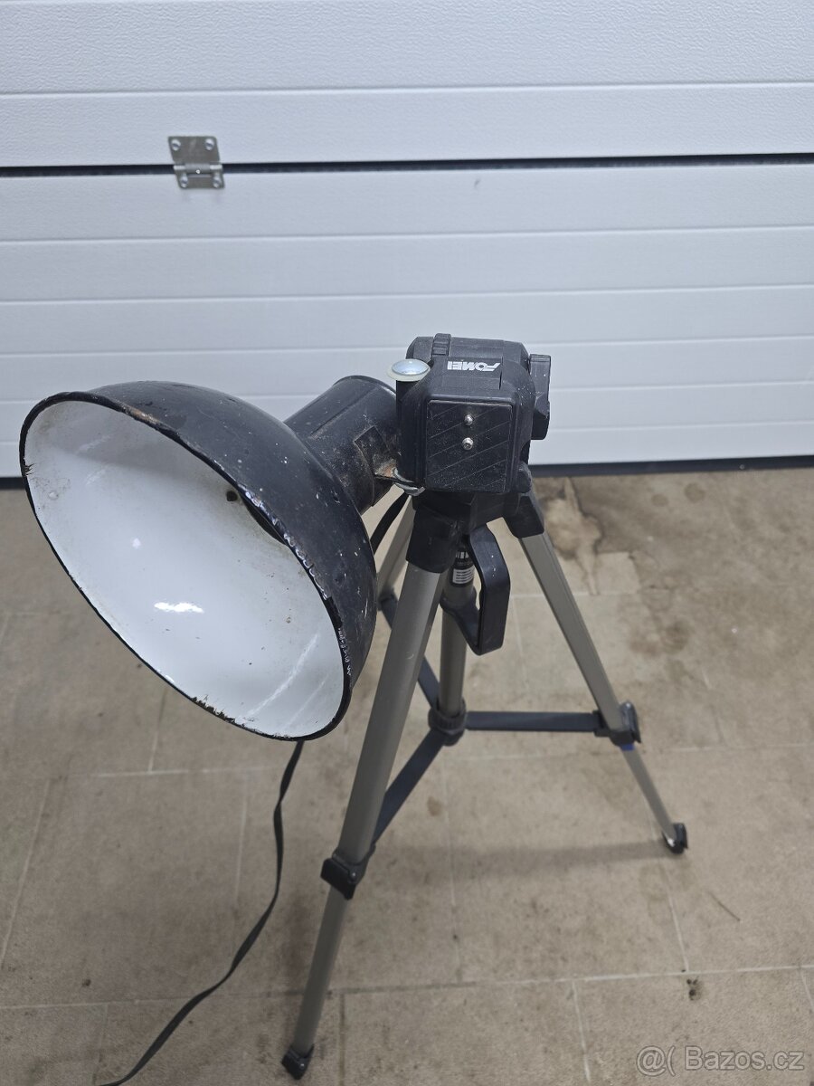 Stativ s lampou k fotoaparátu