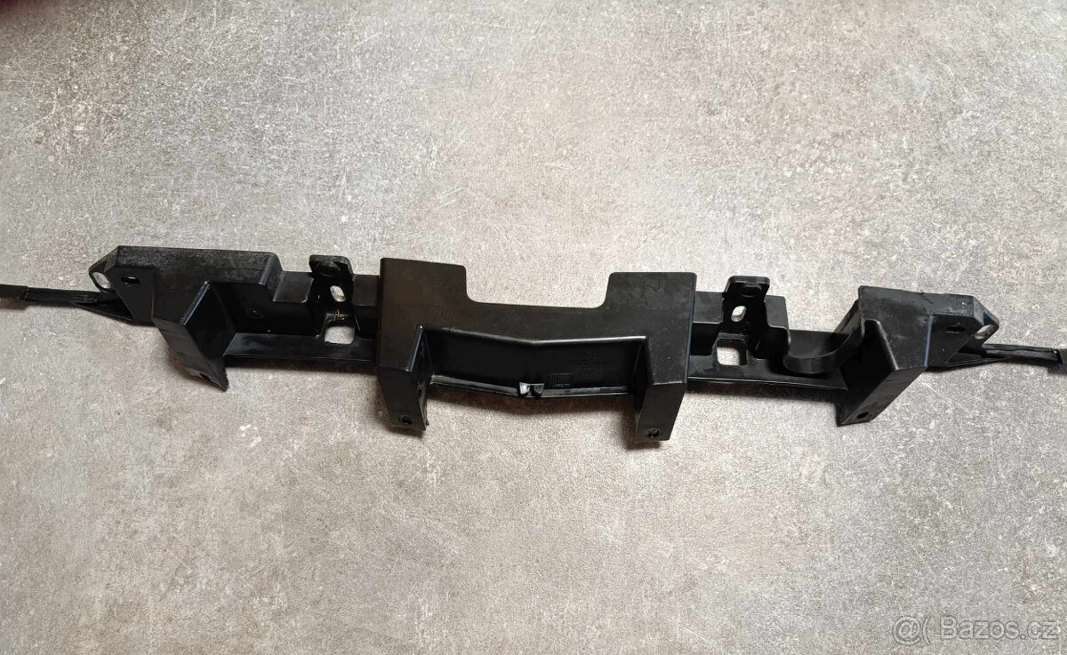 PAS VÝZTUHA NOSNÍK OPEL ASTRA IV J