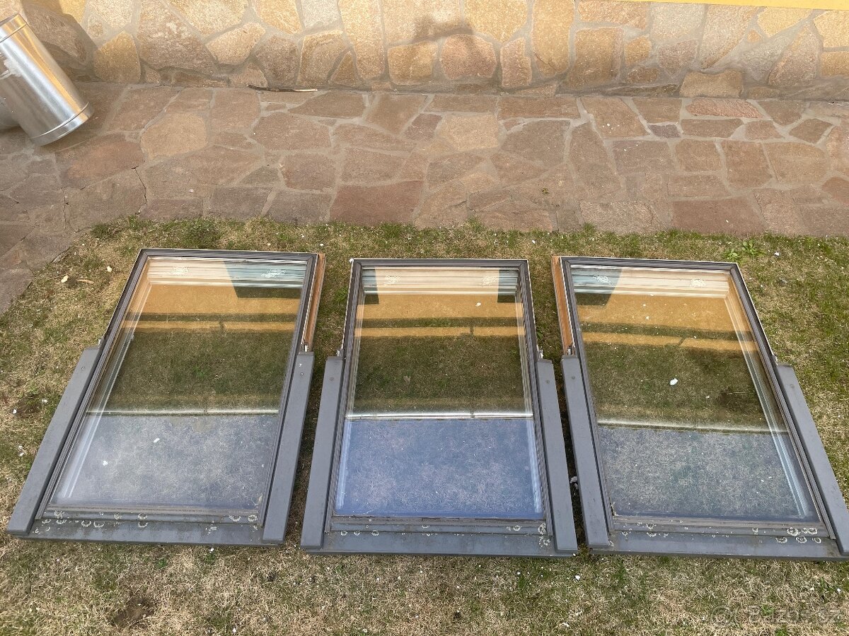 REZERVOVÁNO Kyvné střešní okno VELUX GGL 3059 M06 - 78x118