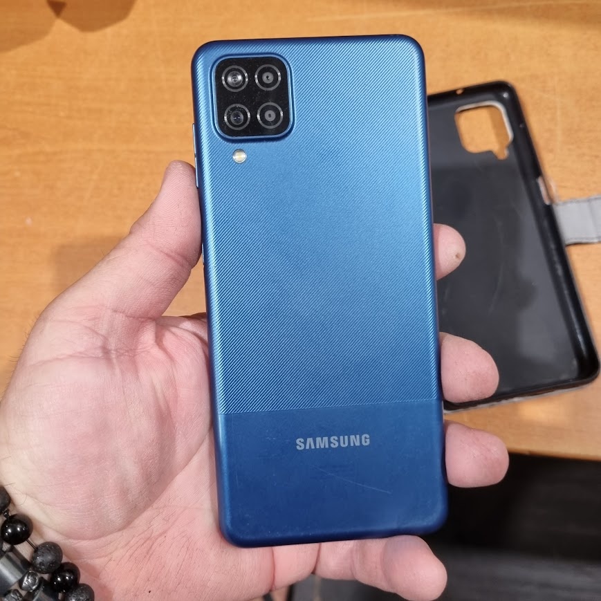 Prodam Samsung Galaxy A12 v dobrém stavu