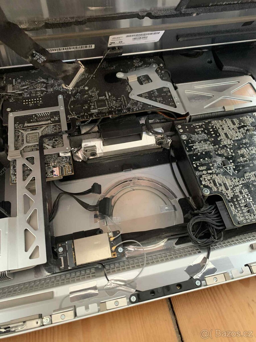 Prodám iMac 27" Mid 2010 – na díly nebo opravu