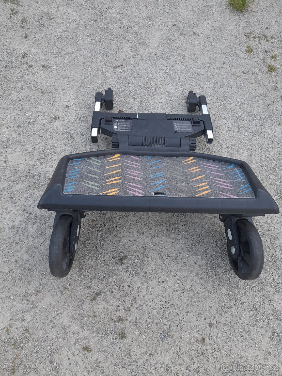 Stupátko k dětskému kočárku..