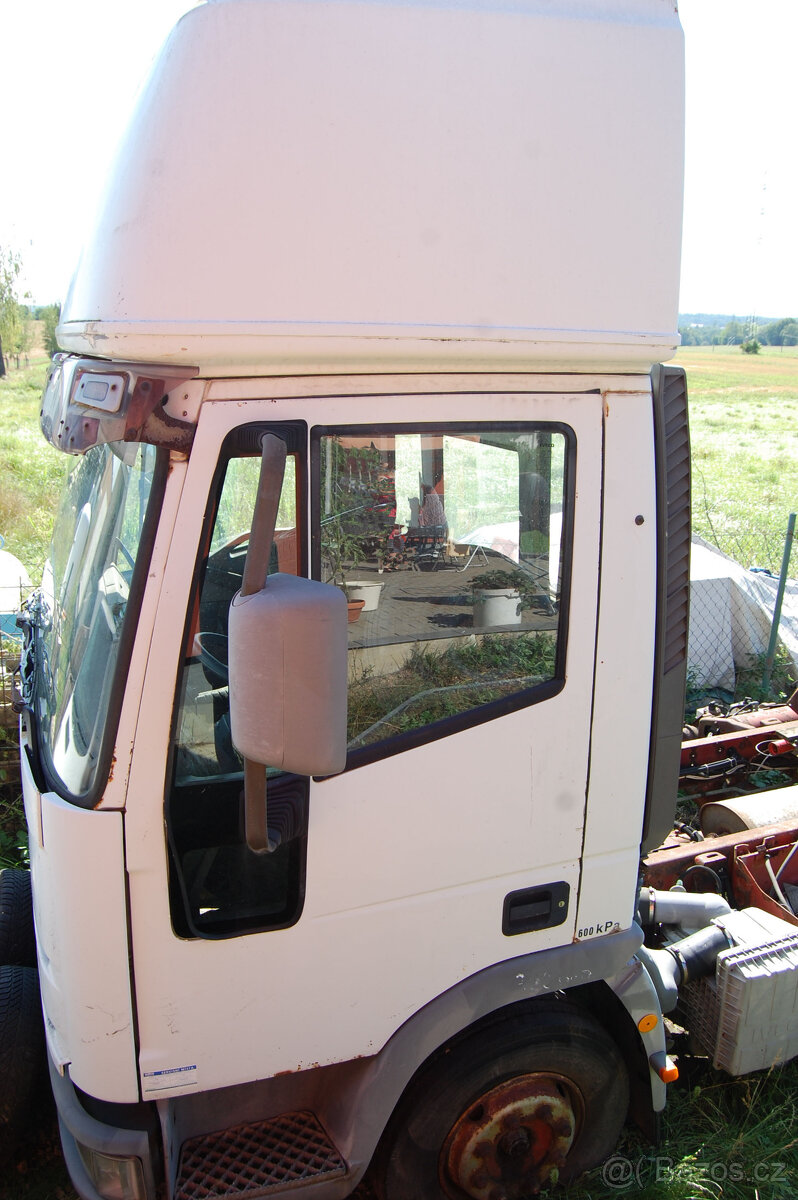 Prodám kabinu Iveco Daily se spací nástavbou.