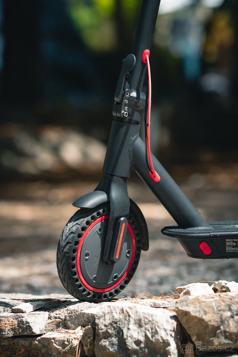 Elektrokoloběžka W4pro, IP54, 120 kg, 36V 10.44AH