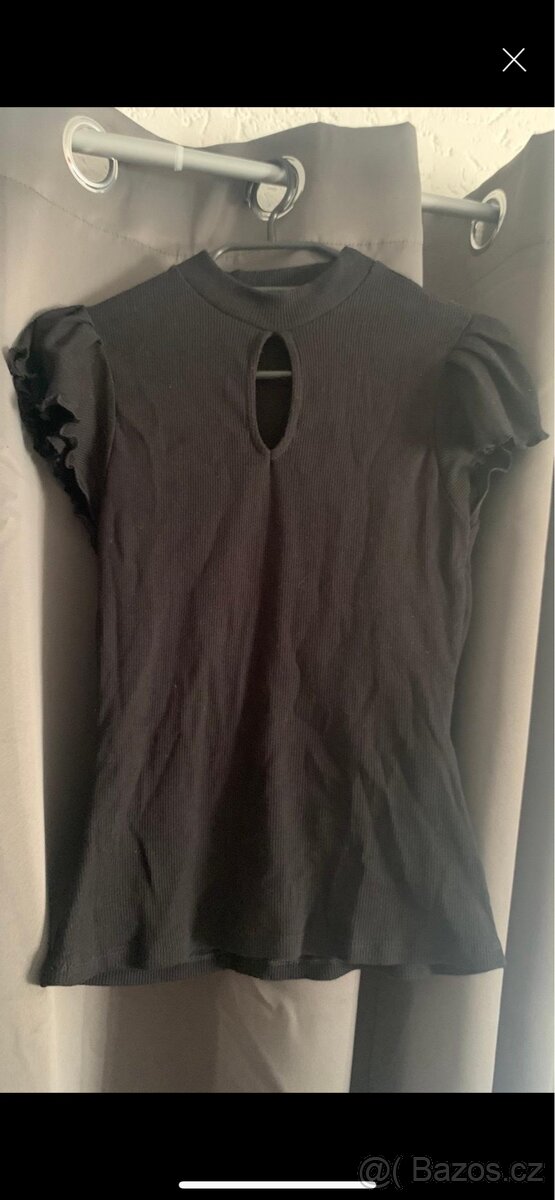 Black basic T-shirt