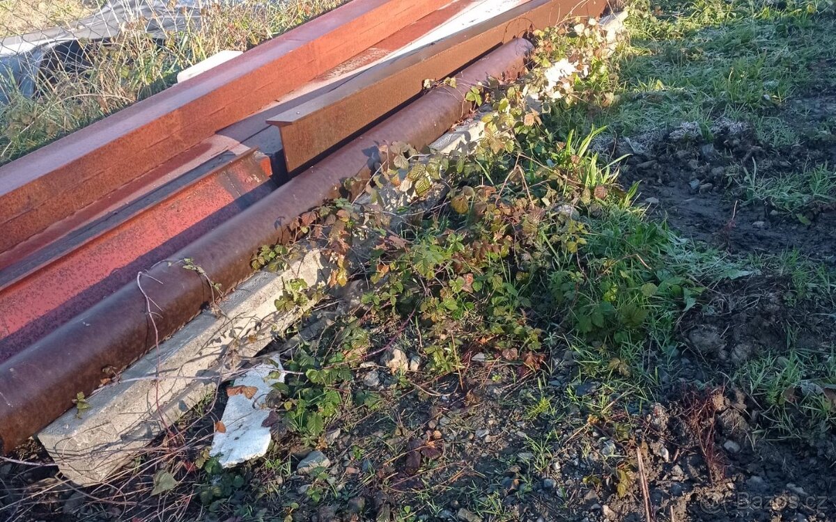betonový sloupek pro betonový plot