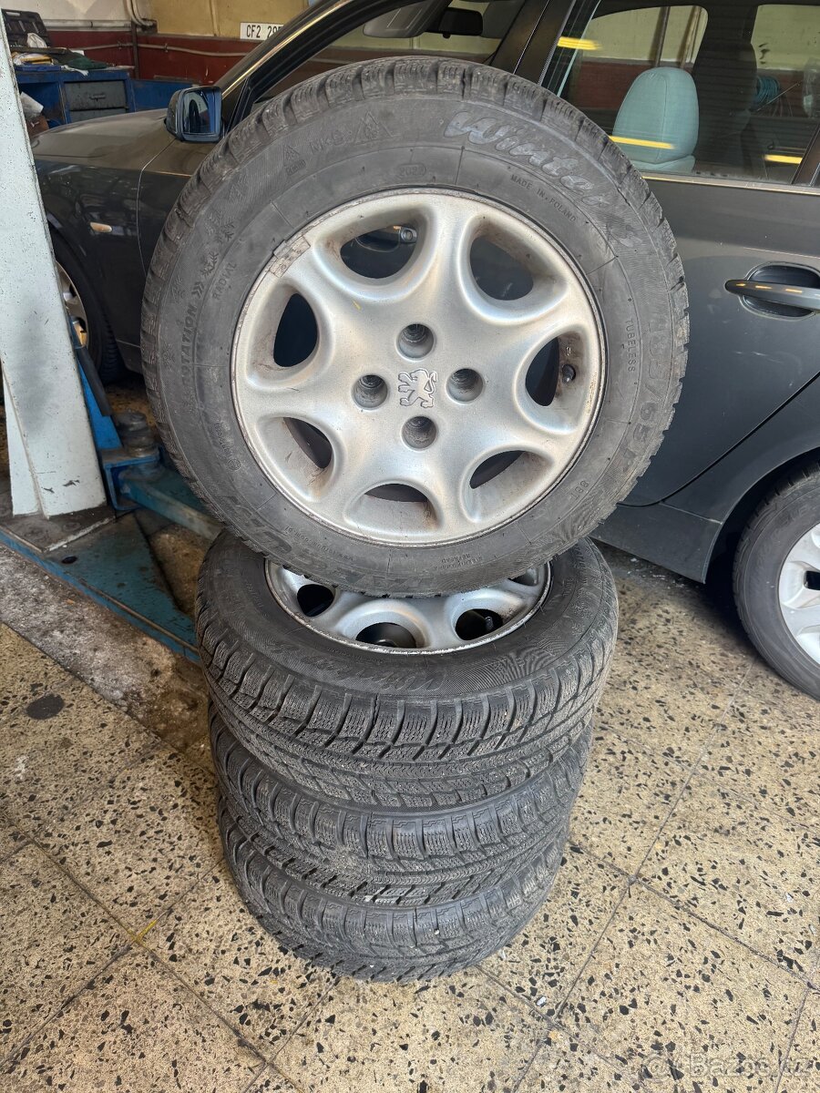 ALU R15,Peugeot,zánovní zimní pneu