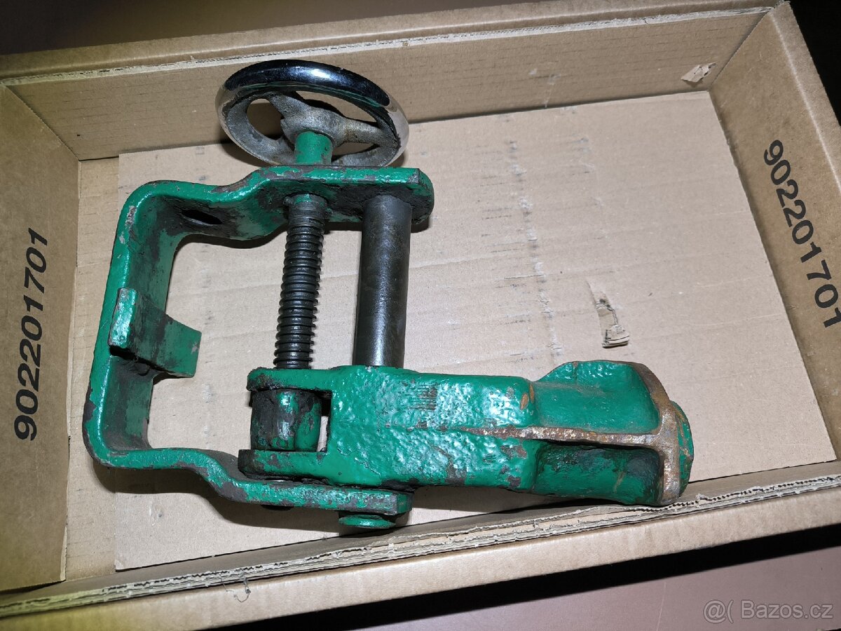 Závěs štelovací pro PF 61